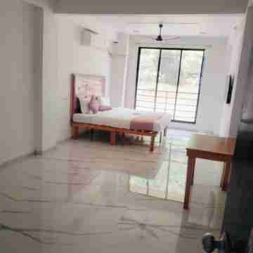 Golden Gate Retreats Rooms