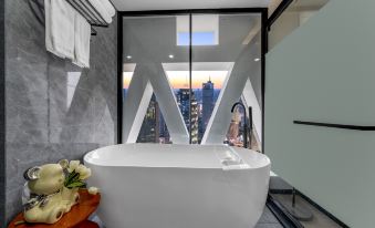 Manju High-altitude River View Hotel (Jiefangbei Hongyadong Branch)