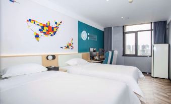 huobao Esports Hotel (Shanghai Fengxian Jinhui Commercial Plaza)