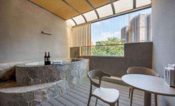 Guangzhou Oriental International Hotel (Shiqiao Subway Station)