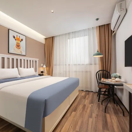 Yinza Hemei Hotel (Jinan Daming Lake Scenic Area Lishan Road)