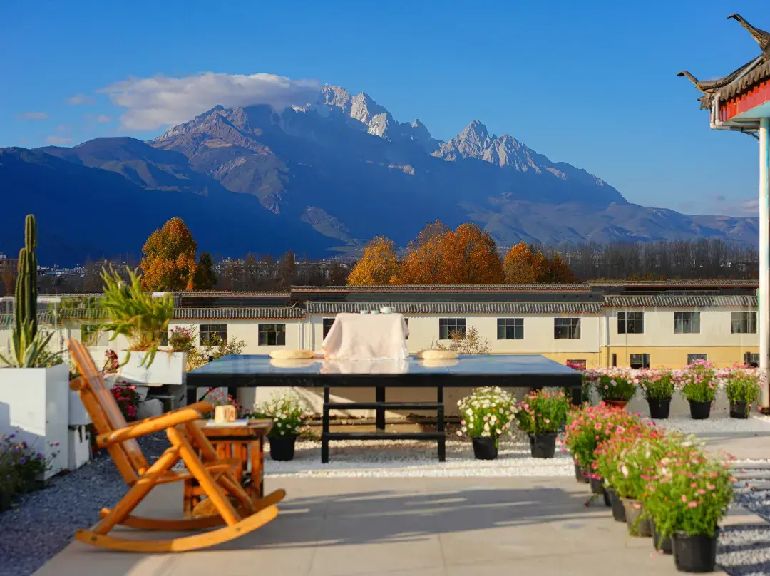 Sunlit Golden Mountain | Sky Garden Aesthetic Guesthouse - Lijiang