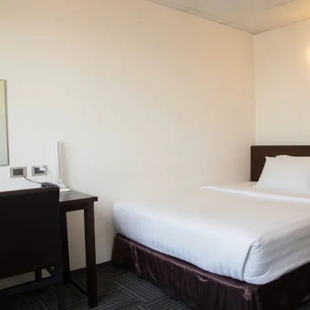 Sakura Hotel 3 Отели рядом с достопримечательностью «Парк Thu Le»