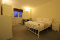 Stylish Whitechapel 1 Bedroom in London Near Elizabeth Line Sleeps 4 - Bathtub