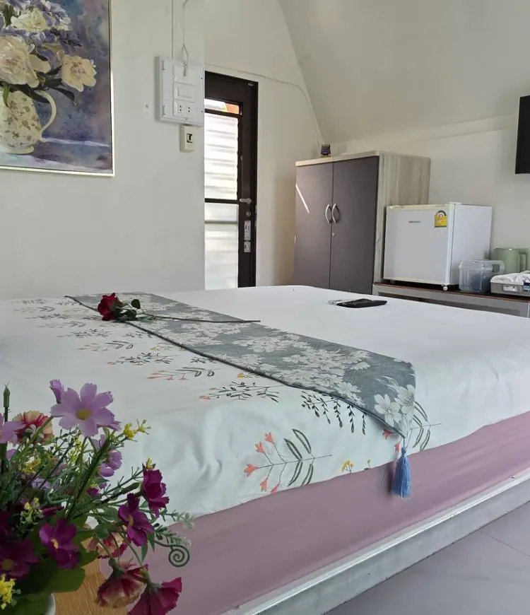 บ้านพักทรงสามเหลี่ยม วิวภูเขา ทุ่งนา (โซน A) ฟรีอาหารเช้า 2 ท่าน