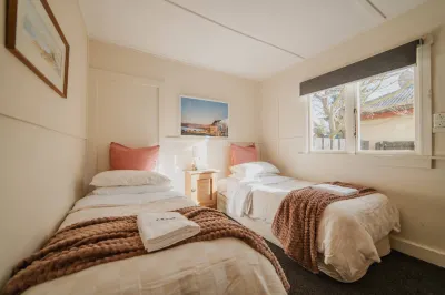 Little Dipper - 2-Bedroom Accommodation โรงแรมใน