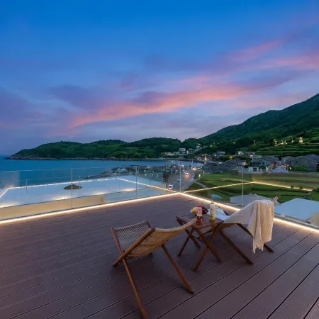 Lanxia Windmill Seaview Full Panorama Design Guesthouse (Junshan Village Guanhai Pavilion)