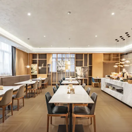 Atour Hotel (Shanghai New International Expo Center Maglev Station) Отели рядом с достопримечательностью «Парк Века»