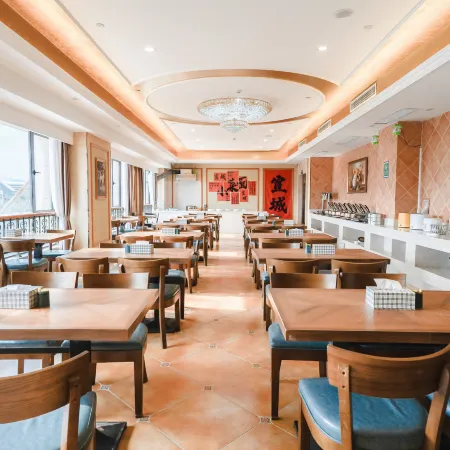 Vienna Hotel( Xuancheng High-speed Railway Station Guogou Square Branch)