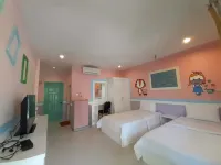 Ruen Fa De Hill Hotels near Phu Manorom