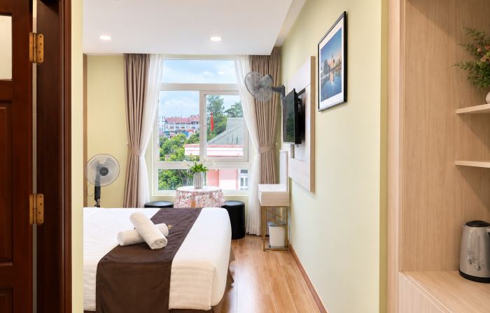 Silent Night Dem Lanh Hotel