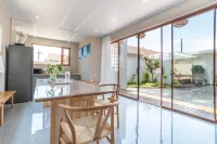 Qianhai Yazhu Homestay - Pool