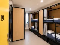 Capsule Perth City Backpackers Hostel - Note - Valid Passport Required to Check IN - Parking