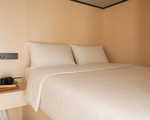 Morfeus Capsule Hotel Hotels near Ice Palace