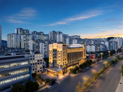Fenglin Tianxia Hotel - parking