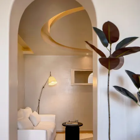 Warm Tides · Maree Urban Stylish and Luxurious Boutique Stay