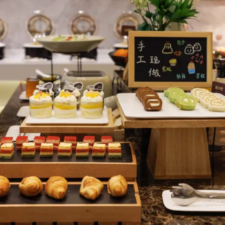 Home Inn Plus (Yangzhong Pedestrian Street Branch)