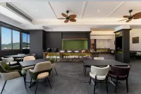 Yilong Ruiyun Hotel (the Mixc branch of Guilin Railway Station) - Park Yeri