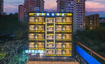 Jingxi Boutique Hotel (Wuzhishan March 3rd Avenue Forest Lake Branch)