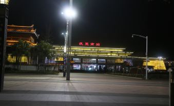 Nanling Banshe Hotel (Kaili College South High-speed Railway Station)