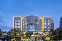Yuebanwan Hotel (Qujing Railway Station) Hotels near Hongshan Temple