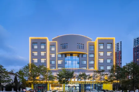 Yuebanwan Hotel (Qujing Railway Station) Отели в г. Цюйцзин