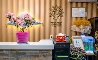 Floral Hotel · Taishan Oak Wei Hotel (Hongmen Mountain Entrance )