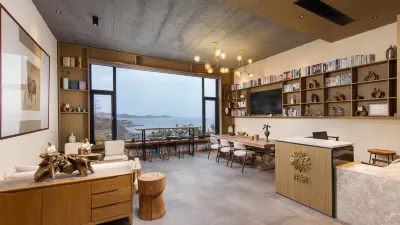 Floral Hotel· Pinghuai Homestay (Grape Beach Sea Bath Shop) Hotel di Weihai