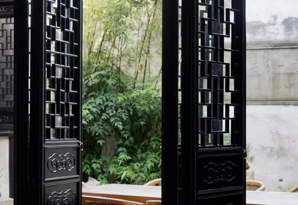 [Zhouzhuang Mailun Academy Homestay의 고요한 내부 정원 풍경]