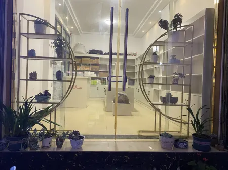 Lin Feng Theme Hotel (Weishan Ancient City Store)