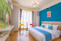Qingmo Yunju Movie Hotel (Zhengzhou University Henan University of Technology Subway Station)