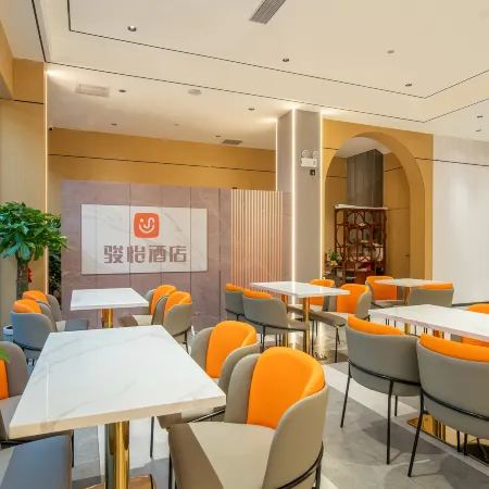 Junyi Hotel Chain (Maoming High-speed Railway Station Branch)