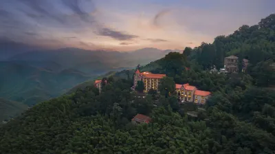 莫干山天籟之夢日出度假飯店 白雲山館附近的飯店