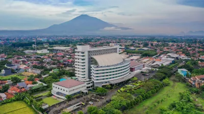 ASTON Cirebon Hotel & Convention Center Hotel dekat Galery Channa Cirebon