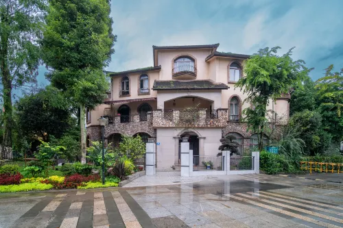 Floral Hotel·Dujiangyan Irrigation Project Puruna parent-child holiday Hotel