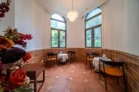 Floral Hotel·Dujiangyan Irrigation Project Puruna parent-child holiday Hotel