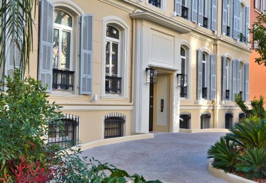 아폴리네르 니스