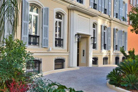 Hôtel Apollinaire Nice Отели рядом с достопримечательностью «Musee Prieure du Vieux Logis»