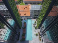 Pullman Singapore Hill Street Hotels near The Padang