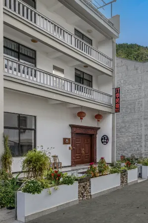 Tinghua B & B Отели рядом с достопримечательностью «Qianzhang Canyon»