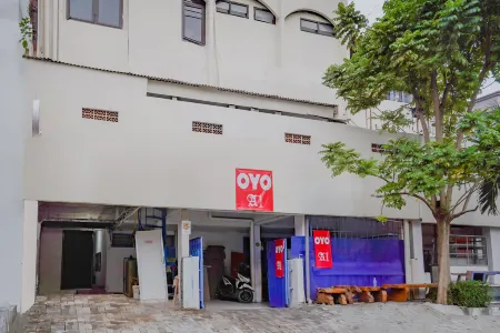 Hotel O A1 Pakis Argosari Отели рядом с достопримечательностью «Loop»