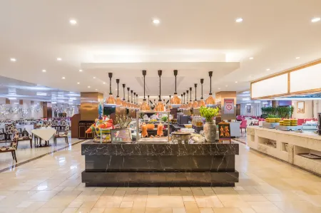 West International Trade Grand Hotel Отели рядом с достопримечательностью «Eiffel Tower»