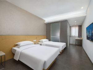 No. 8 Chain Hotel (Shenzhen East Railway Station, Buji Metro Station)