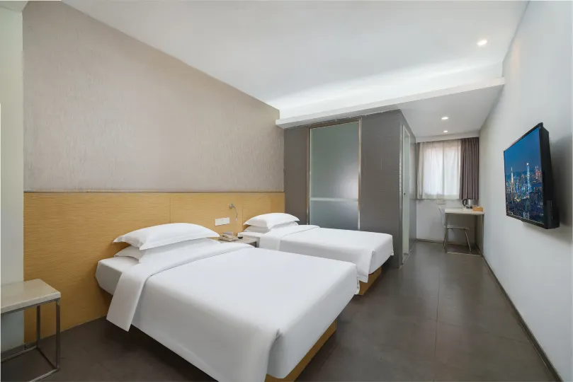 No. 8 Chain Hotel (Shenzhen East Railway Station, Buji Metro Station)