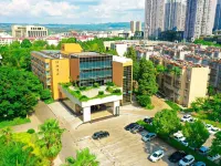Huquan Hongyan Hotel Hotels near Qinglai Park