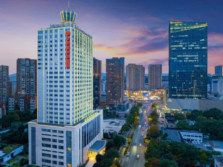 Golden Ray International Hotel Отели рядом с достопримечательностью «Yiling Square»