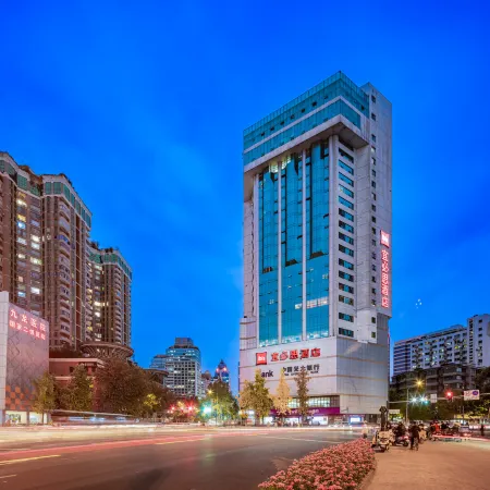 Ibis Hotel (Chengdu Wide and Narrow Alleys Central Hotel)