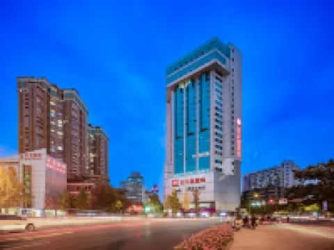 Ibis Hotel (Chengdu Wide and Narrow Alleys Central Hotel) Hotels near Luomashi Station