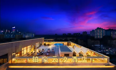 Platinum Yunxi Pool Terrace Cinema Hotel (Xiaoshun Town Jinhua Jinyi Renkang Hospital Branch)