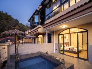 Mingyue Mountain Mid-level Hot Spring Resort Villa